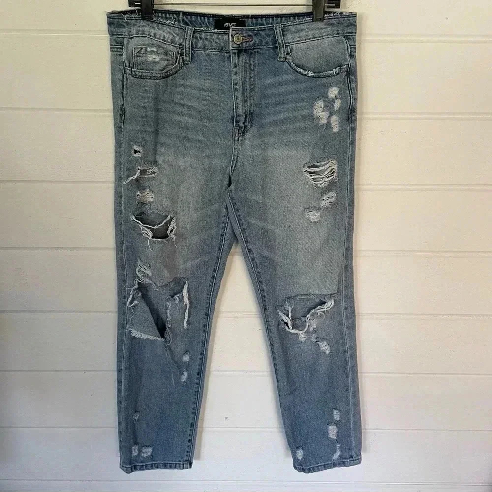 Vervet Women’s Boyfriend Fit Distressed Medium Wash Jeans Size 28